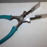 Special pliers created to open mussels. 